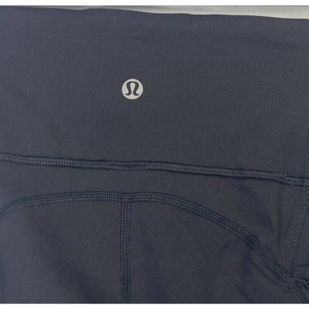Lululemon Womens Leggings Size 4 Black Media Pockets (stretched area, see pics)